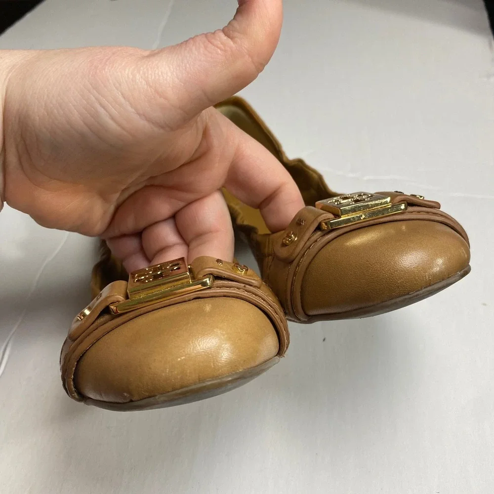 Tory Burch Ambrose Gold Logo Reva Cap Toe Ballet Flats Classic Tan Leather‎ 5.5
